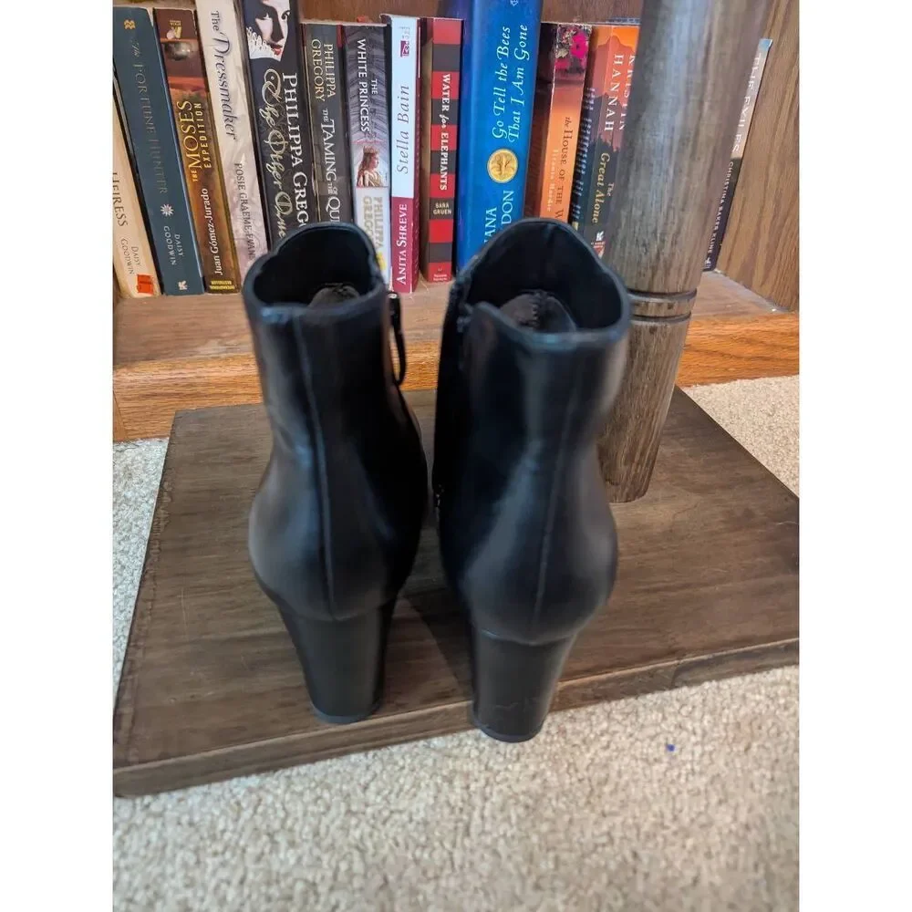 NWOB Regarde Le Ciel Women's Size 38 US 8 Black Leather Ankle Booties Boots